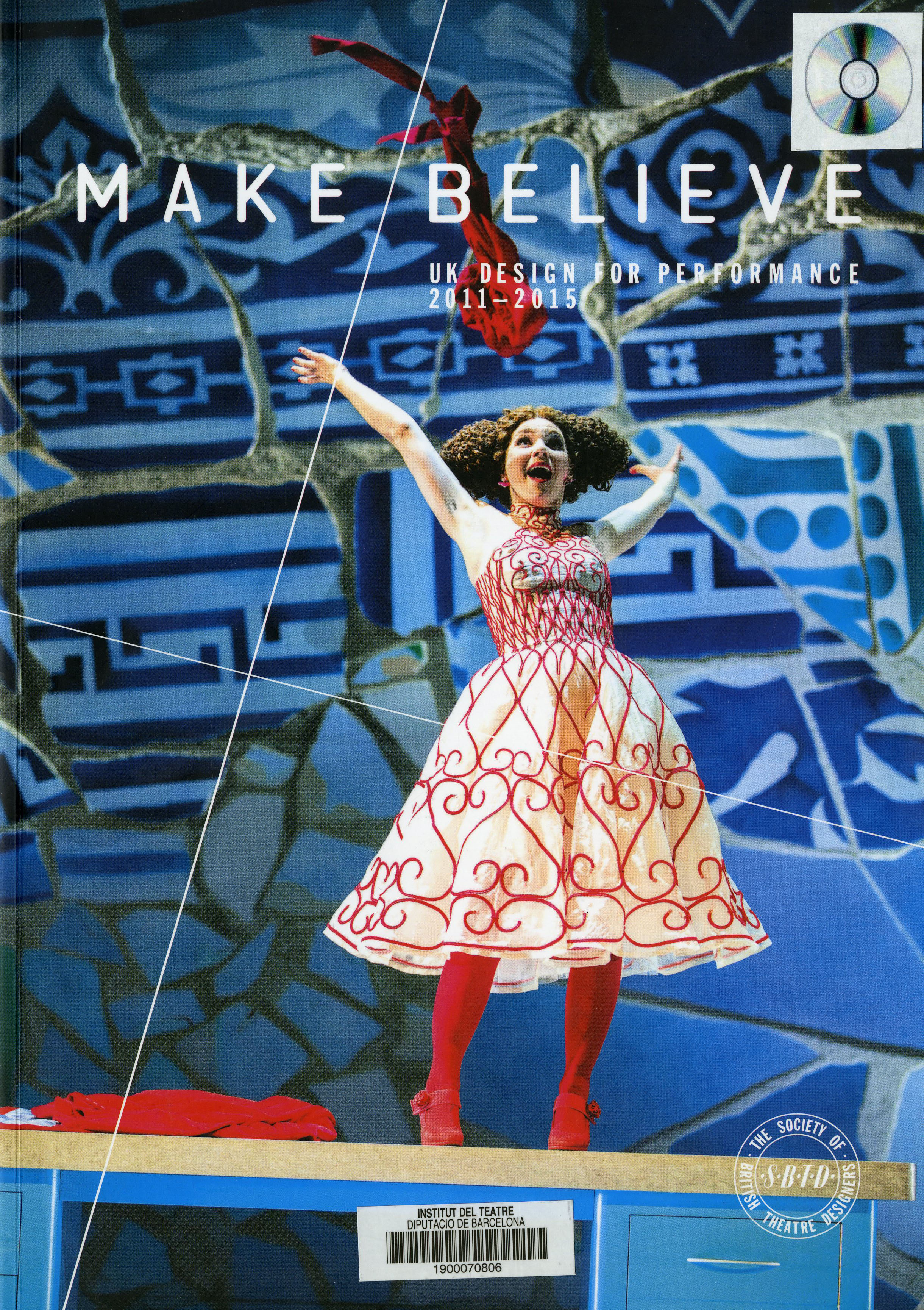Catàleg d'exposició Make/Believe : UK design for performance 2011-2015, publicat per la Society of British Theatre Designers (SBTD) el 2014
