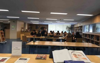 Alumnes de 4t ESO de l'EESA/CPD fent el seu treball de recerca. Biblioteca de Barcelona, 15 juny 2018
