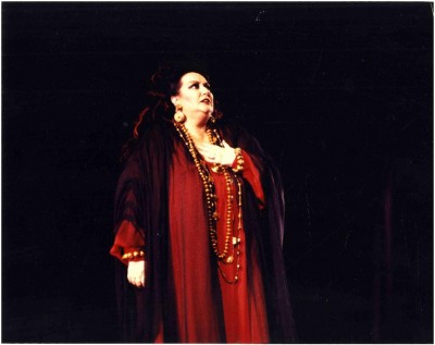 Montserrat Caballé a Medea, Festival Castell de Peralada, 4 agost 1989. Fotografia de Josep Aznar. Col·lecció fotogràfica del MAE.