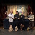 Fotografia de Jesús Atienza, amb Mikel Fernandino, Laura Cortès, Raquel Batet i Susanna Rubio, creadors amb la cooperació del Museu de les Arts Escèniques de "La mongetera màgica. El reenactment"dins la Nit dels Museus a l’Institut del Teatre 2024