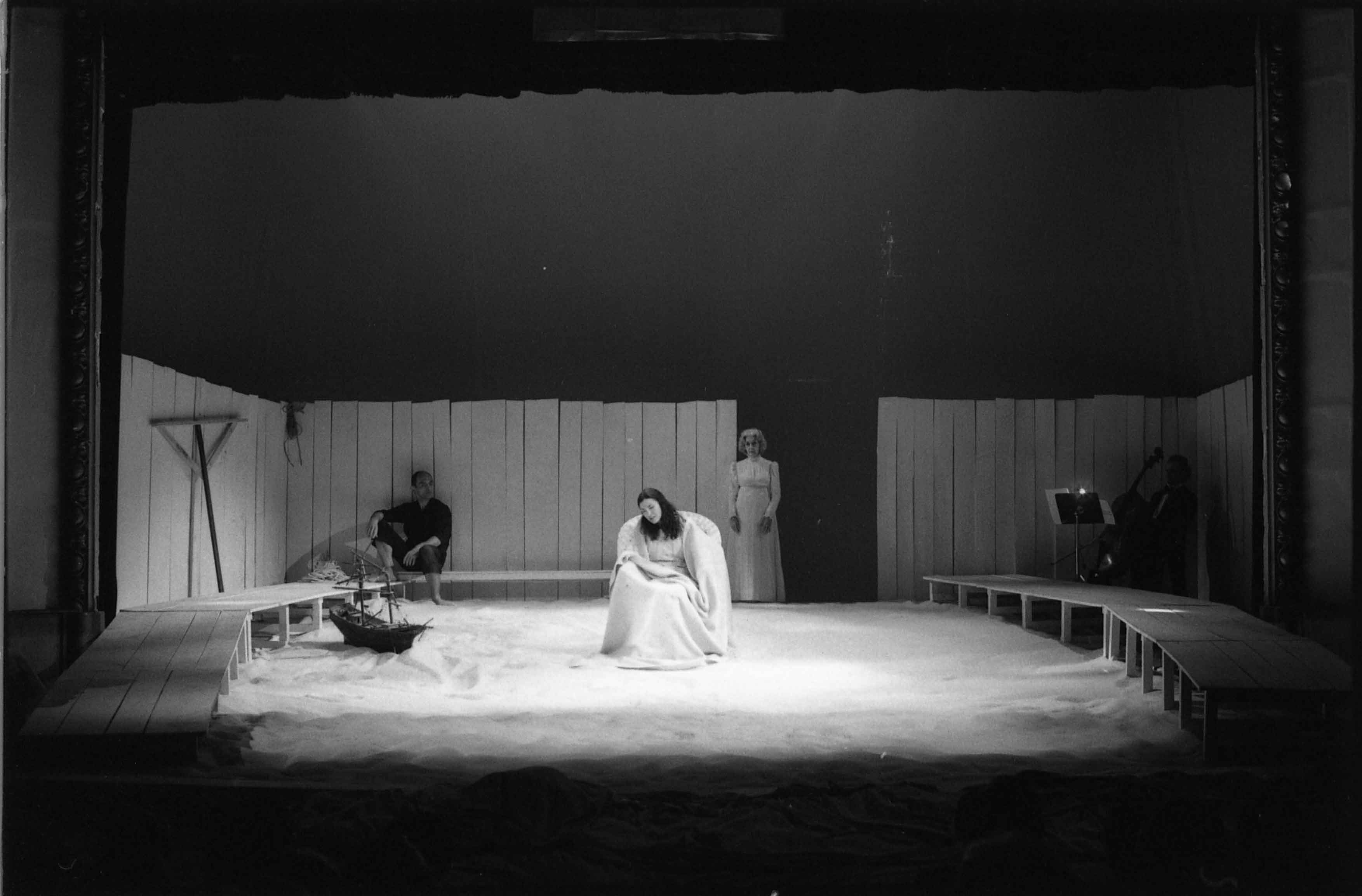 Fotografia.  Pilar Aymerich. Una altra Fedra, si us plau. Companyia Núria Espert. Teatre Barcelona. 1978