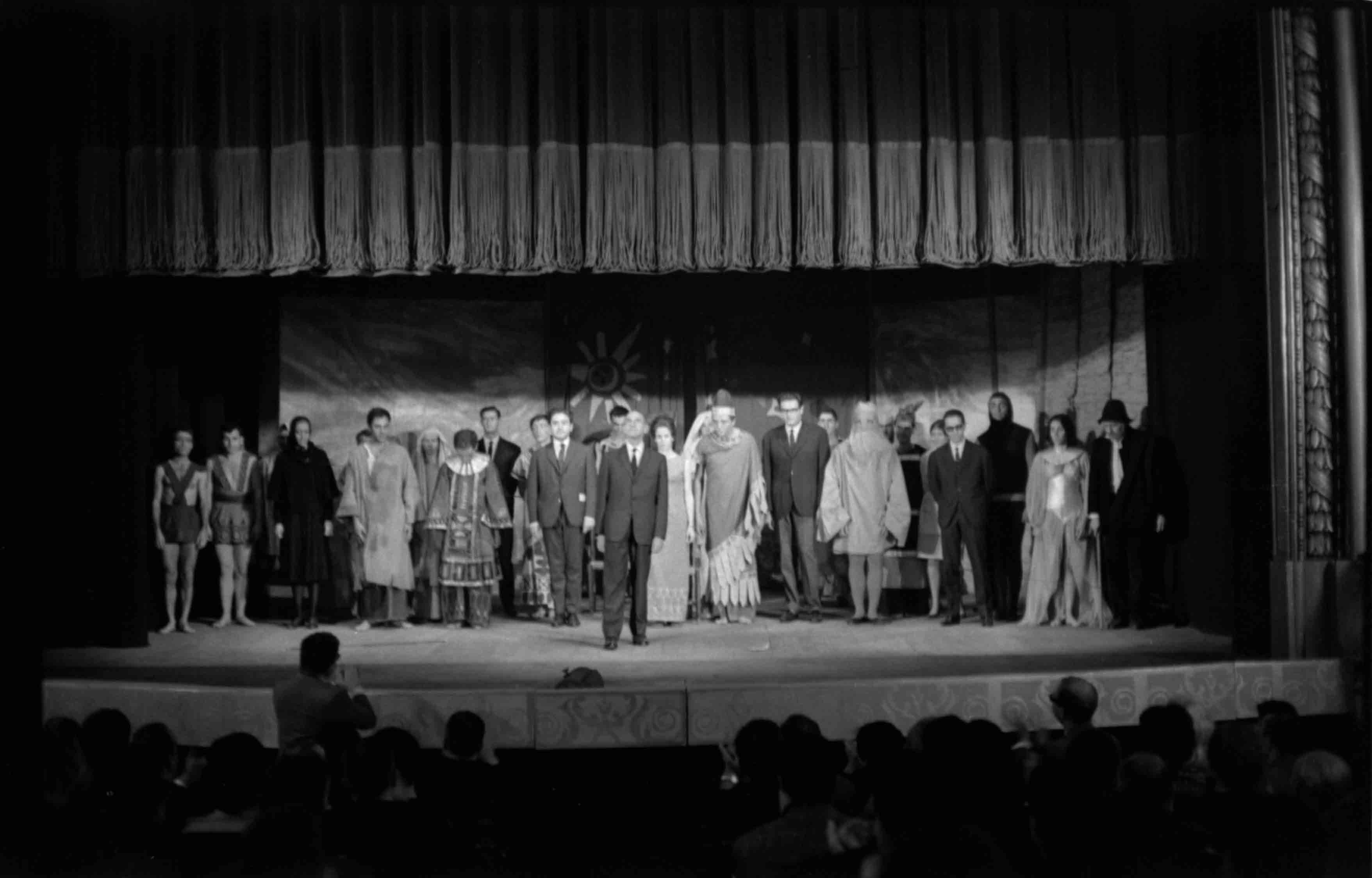 Fotografia. Andreu Basté. Gent de Sinera. Teatre Romea, 11/11/1963