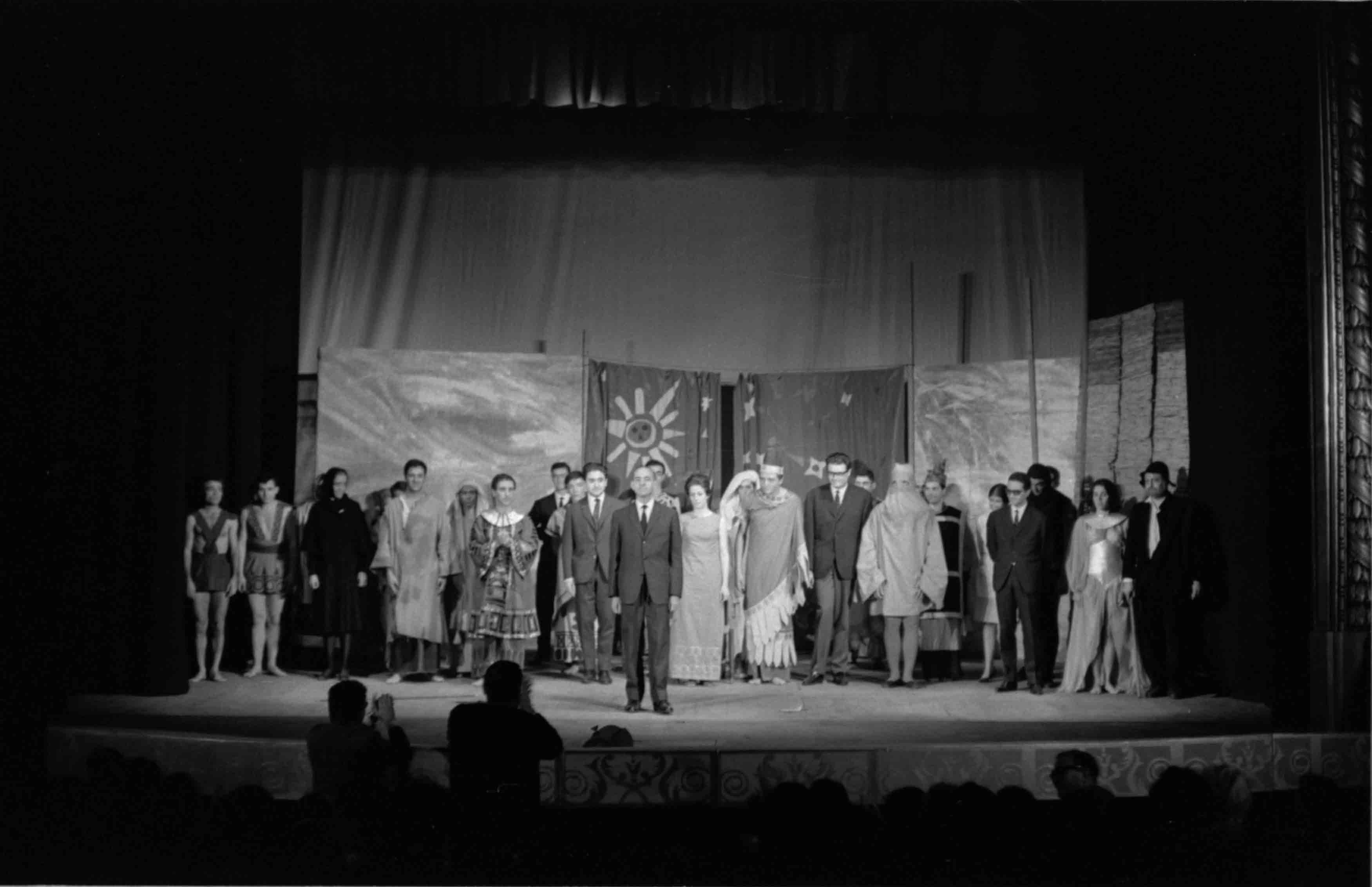 Fotografia. Andreu Basté. Gent de Sinera. Teatre Romea, 11/11/1963