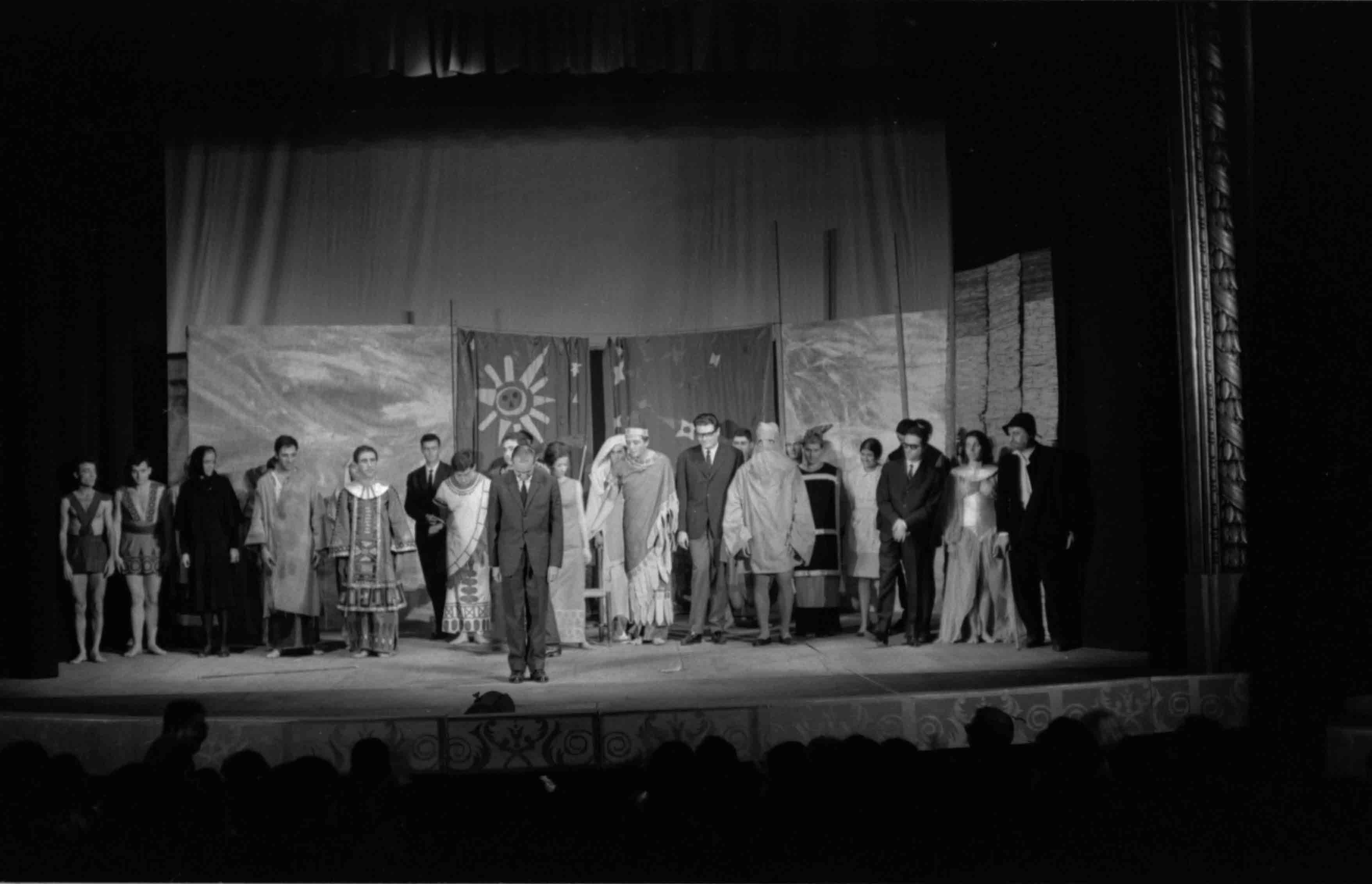 Fotografia. Andreu Basté. Gent de Sinera. Teatre Romea, 11/11/1963