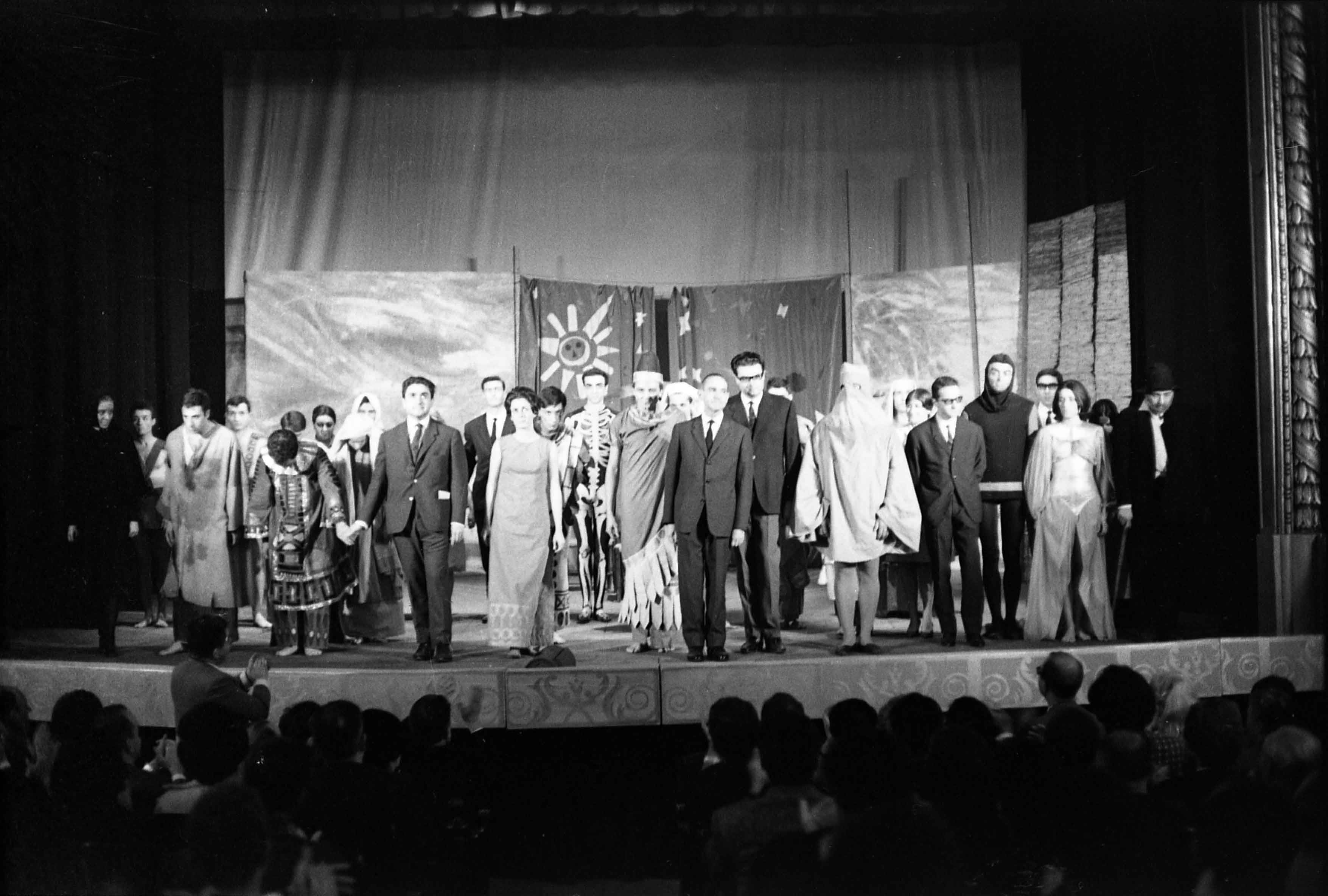 Fotografia. Andreu Basté. Gent de Sinera. Teatre Romea, 11/11/1963