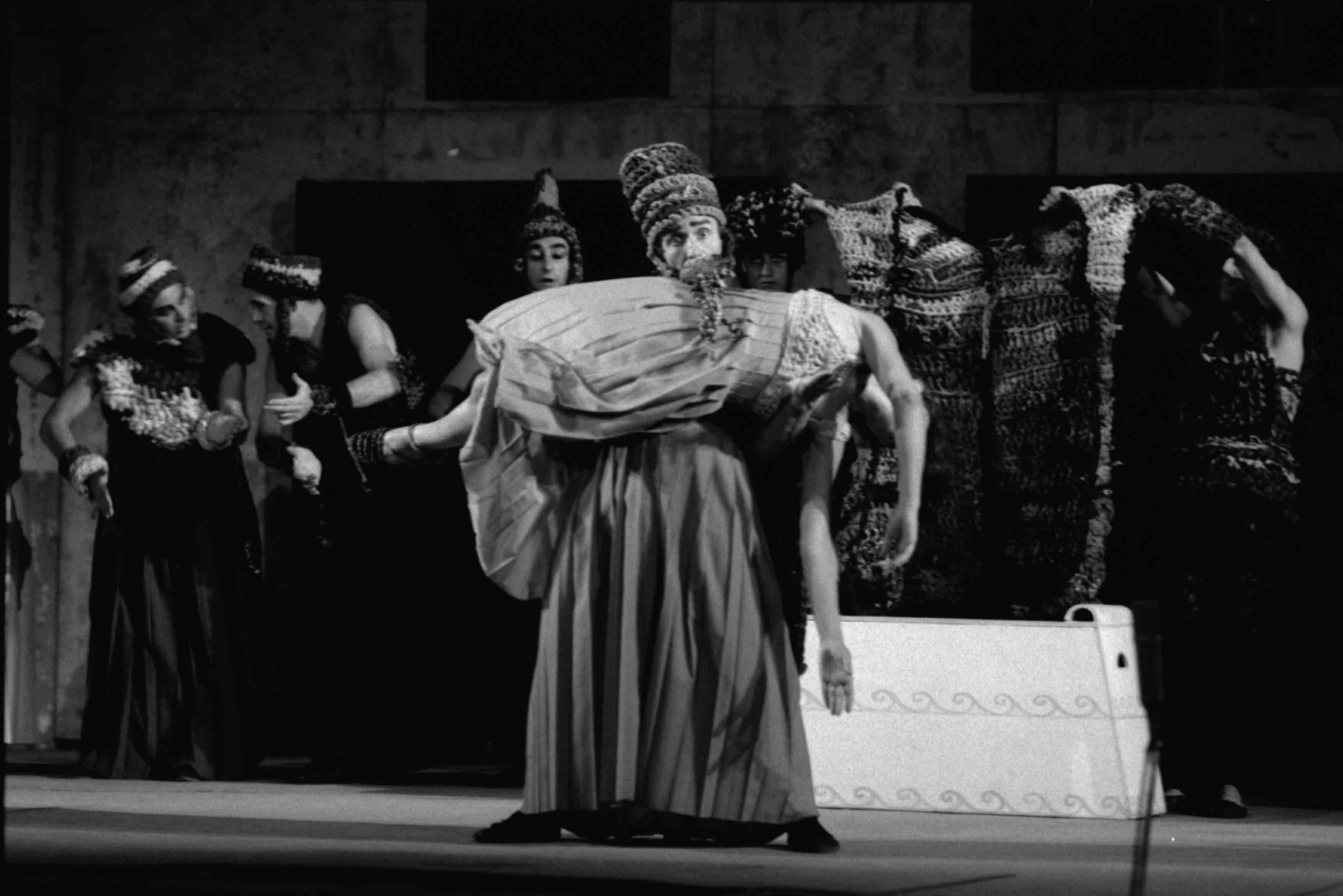 Fotografia. Pilar Aymerich. Primera història d'Esther. Teatre Grec, 1977