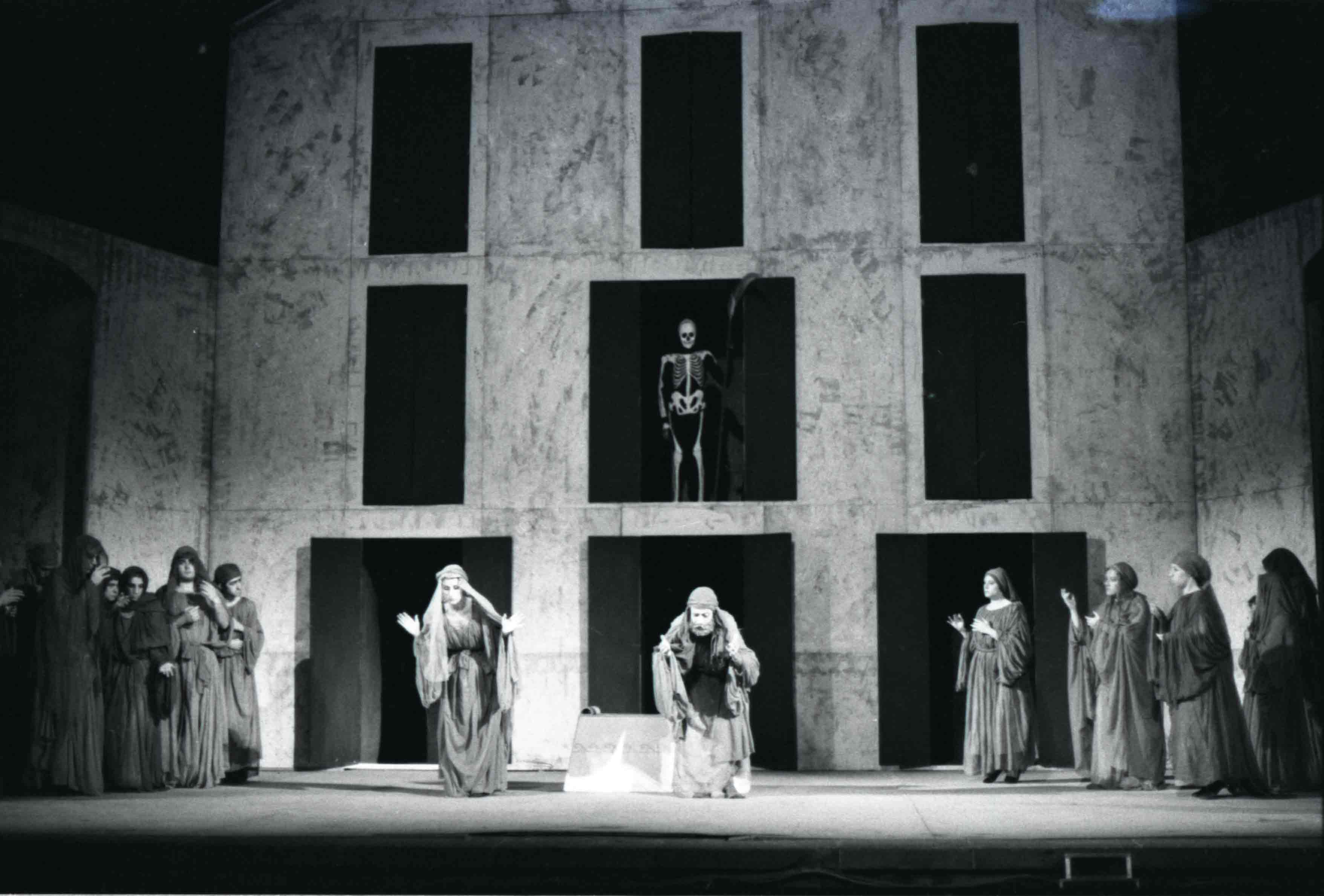 Fotografia. Pilar Aymerich. Primera història d'Esther. Teatre Grec, 1977