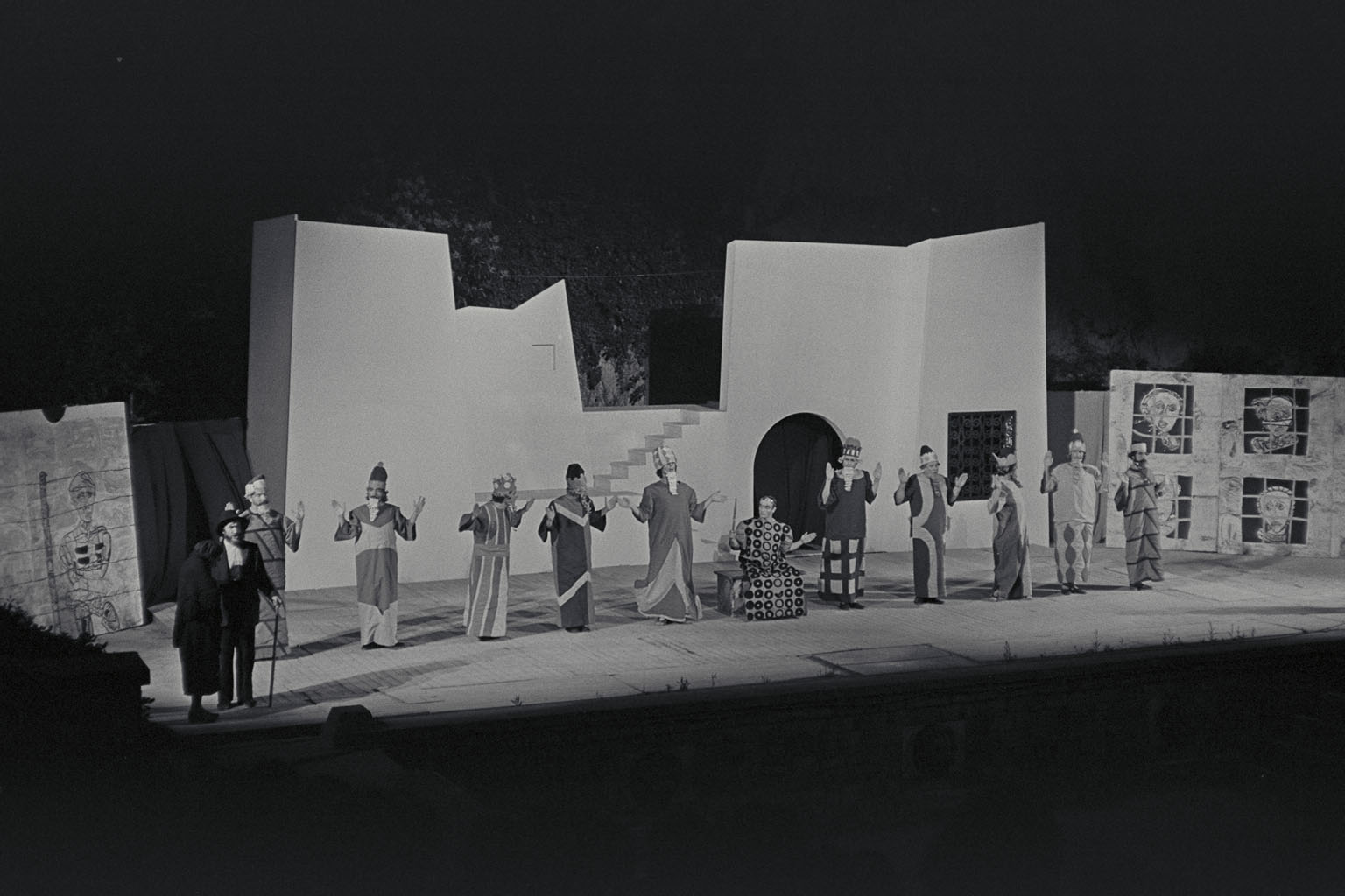 Fotografia. Pau Barceló. Ronda de mort a Sinera. Teatre Grec, 01/07/1975